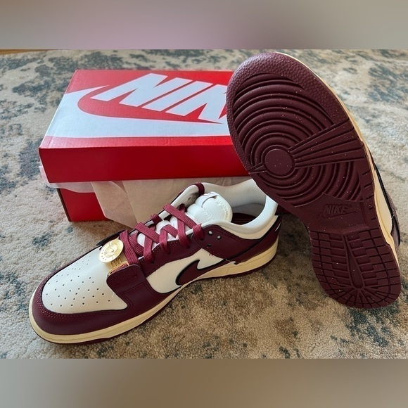 Nike dunk low SE sail/Team red/Black women's shoes, size: 8.5 - Picture 3 of 7